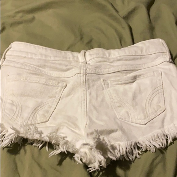 White Frayed Bottom Hollister shorts Size 1 - Picture 3 of 3